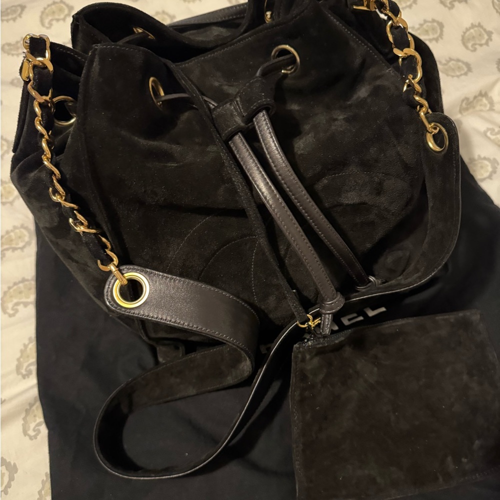 CHANEL Black Suede Drawstring bag with stitched CC Logo & 24k Gold dipped Chain - Picture 3 of 7